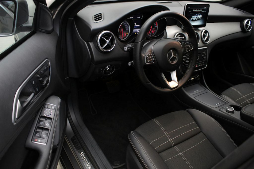 Foto do veículo MERCEDES-BENZ  GLA 200 URBAN 2016 90.630 KM 119.000,00