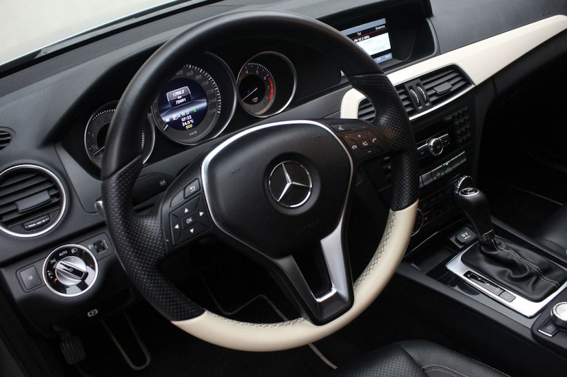 Foto do veículo MERCEDES-BENZ  C180 COUPE 2013 72.481 KM 75.000,00