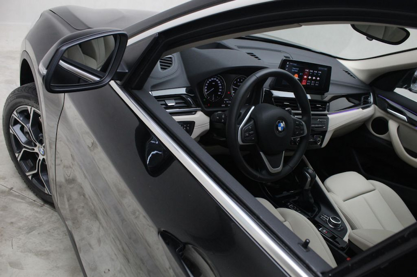 Foto do veículo BMW  X1 20I X-LINE 2020 6.902 KM 209.000,00