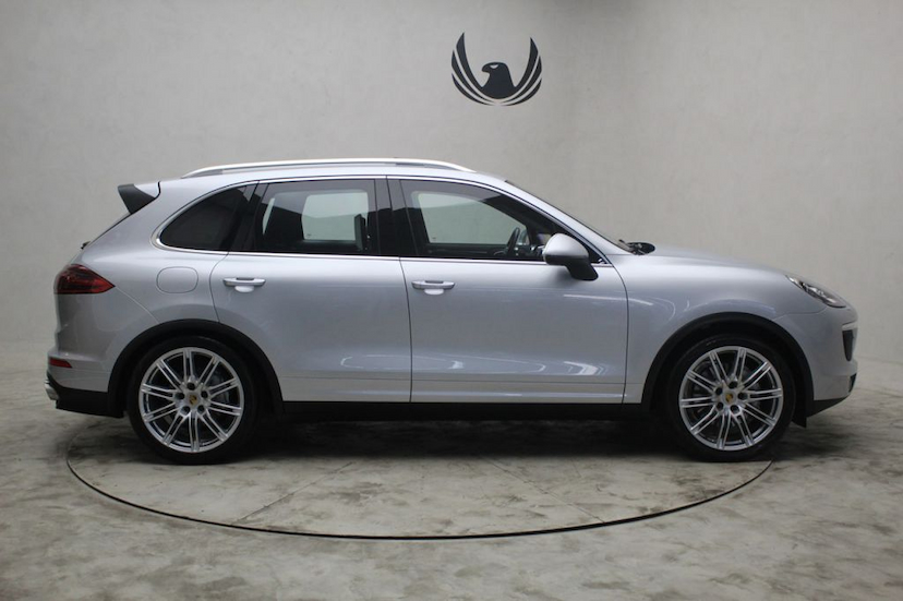 Foto do veículo PORSCHE CAYENNE CAYENNE S 2016 57.665 KM 259.000,00