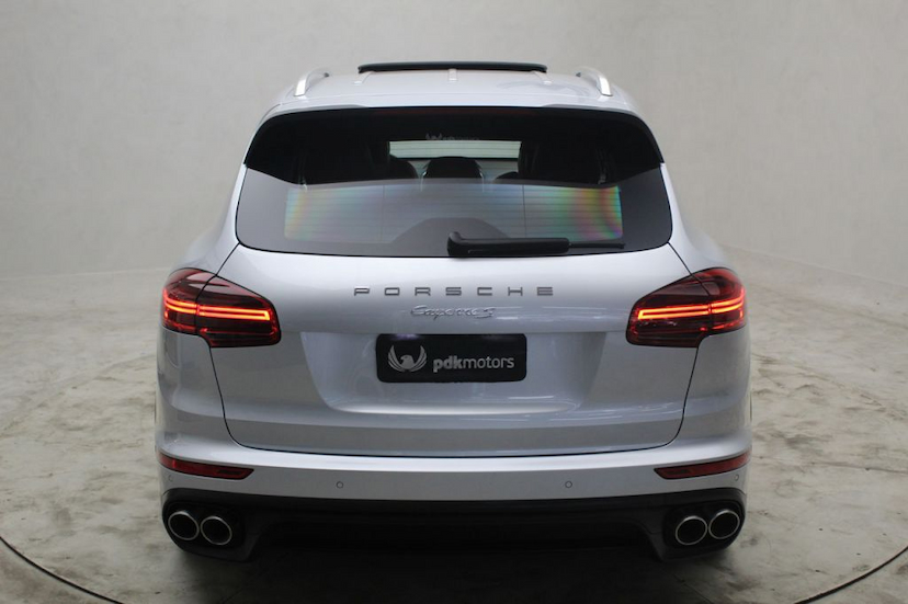 Foto do veículo PORSCHE CAYENNE CAYENNE S 2016 57.665 KM 259.000,00
