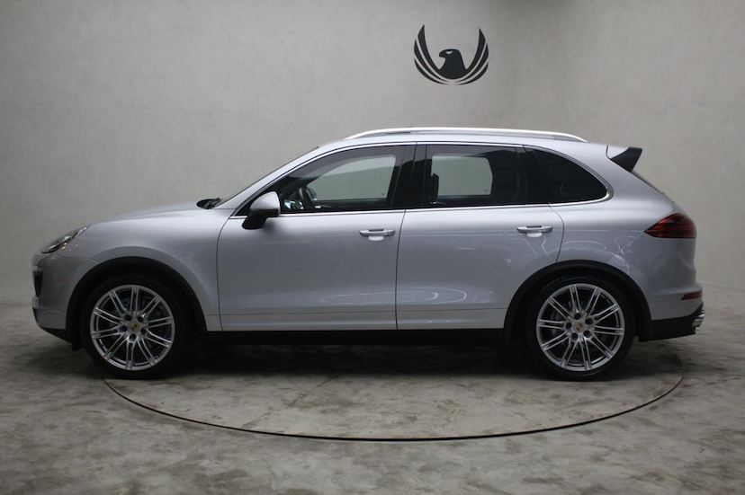 Foto do veículo PORSCHE CAYENNE CAYENNE S 2016 57.665 KM 259.000,00