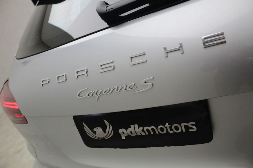 Foto do veículo PORSCHE CAYENNE CAYENNE S 2016 57.665 KM 259.000,00