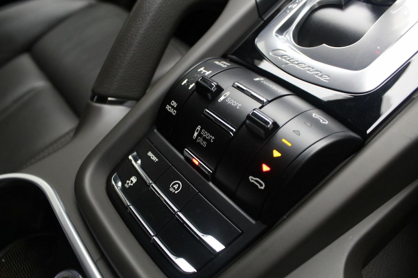 Foto do veículo PORSCHE CAYENNE CAYENNE S 2016 57.665 KM 259.000,00
