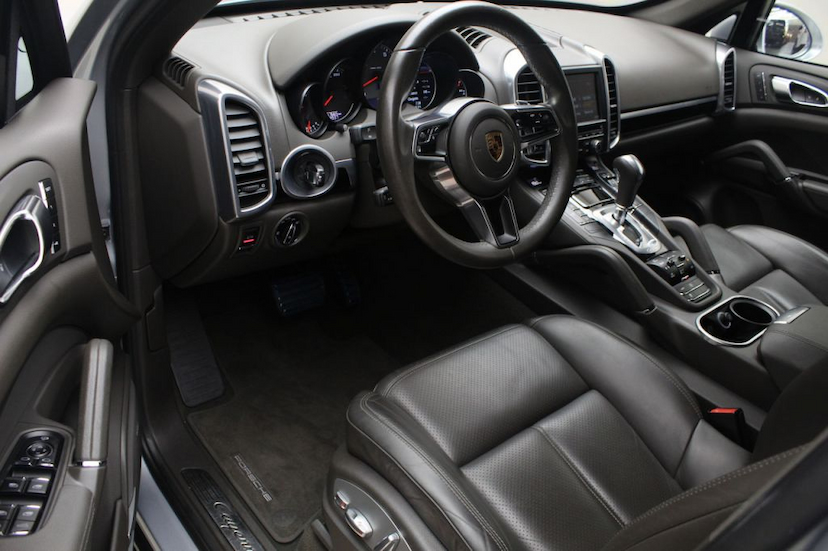 Foto do veículo PORSCHE CAYENNE CAYENNE S 2016 57.665 KM 259.000,00