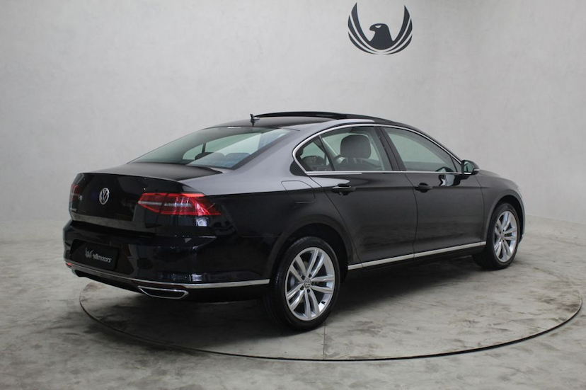 Foto do veículo VOLKSWAGEN  PASSAT HIGHLINE 2018 15.810 KM 136.000,00