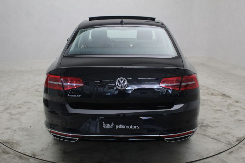 Foto do veículo VOLKSWAGEN  PASSAT HIGHLINE 2018 15.810 KM 136.000,00