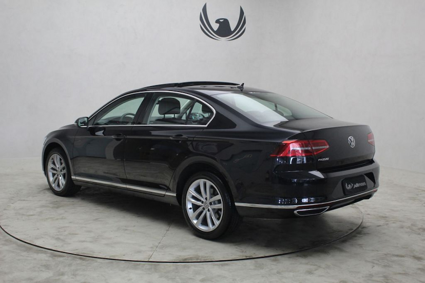 Foto do veículo VOLKSWAGEN  PASSAT HIGHLINE 2018 15.810 KM 136.000,00