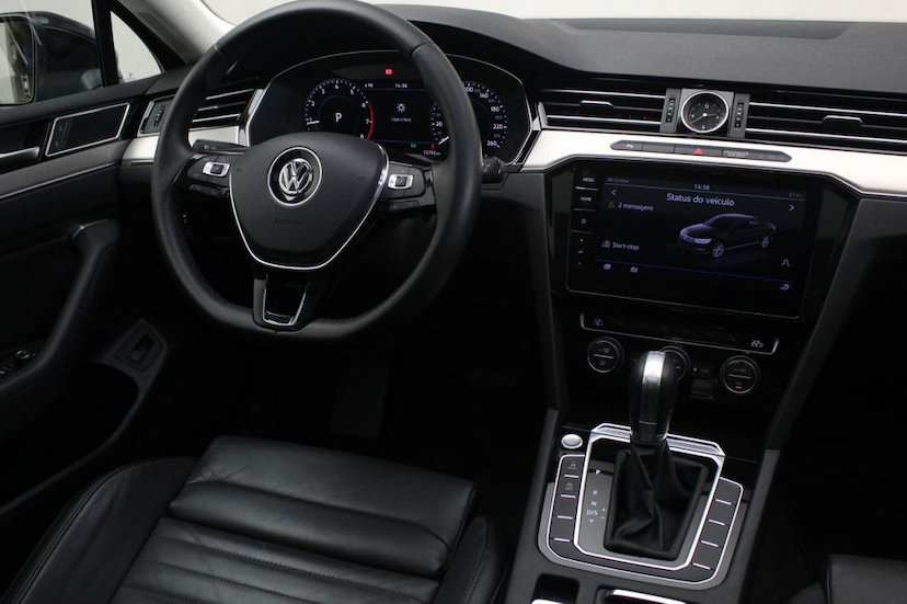 Foto do veículo VOLKSWAGEN  PASSAT HIGHLINE 2018 15.810 KM 136.000,00