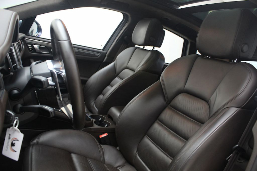 Foto do veículo PORSCHE  MACAN TURBO 2015 45.195 KM 309.000,00