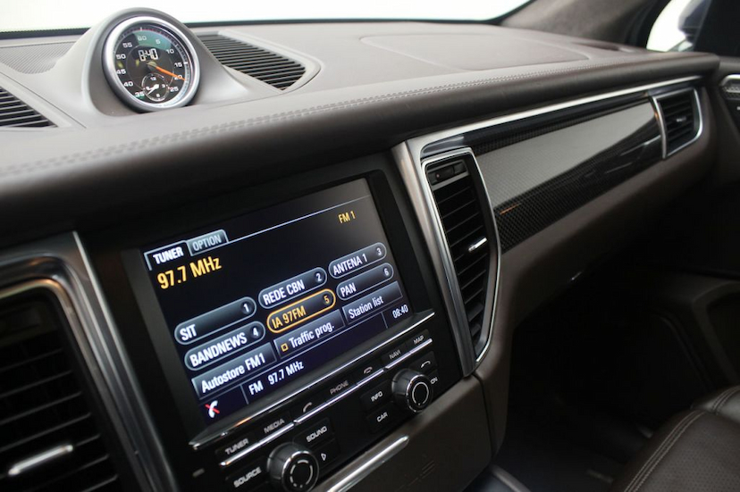 Foto do veículo PORSCHE  MACAN TURBO 2015 45.195 KM 309.000,00