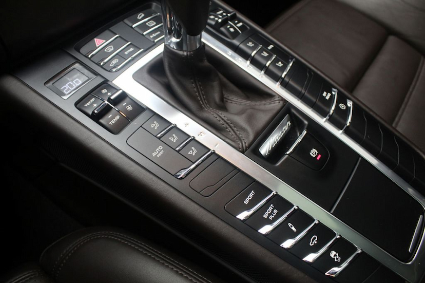 Foto do veículo PORSCHE  MACAN TURBO 2015 45.195 KM 309.000,00
