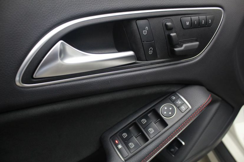 Foto do veículo MERCEDES-BENZ  GLA 250 SPORT 2016 22.815 KM 169.000,00