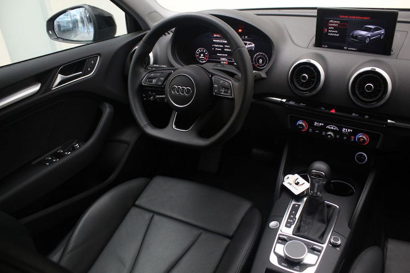 Foto do veículo AUDI  A3 SEDAN 2020 10.470 KM 169.000,00