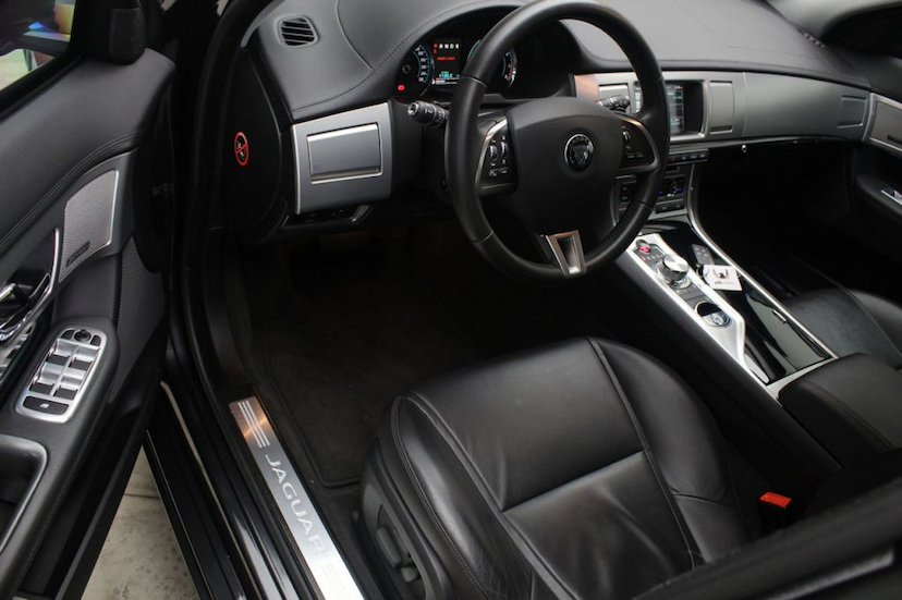 Foto do veículo JAGUAR  XF 2.0 LUXURY 2015 31.431 KM 119.000,00