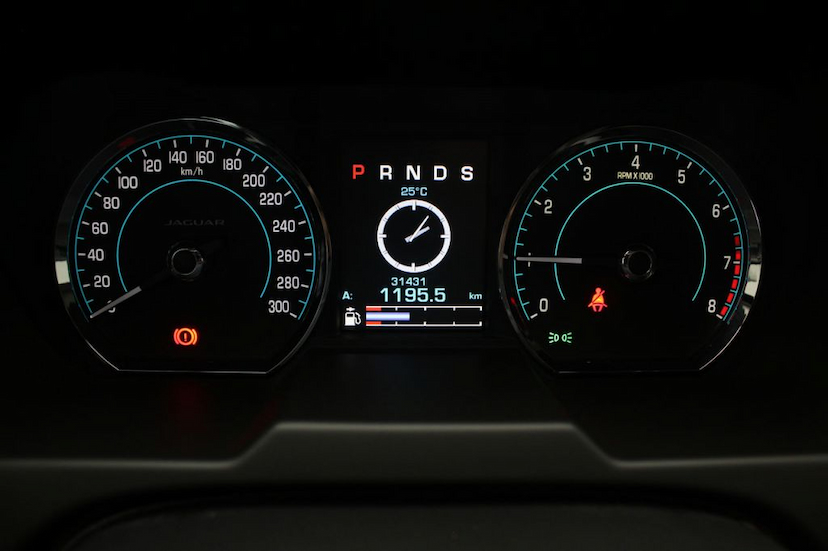 Foto do veículo JAGUAR  XF 2.0 LUXURY 2015 31.431 KM 119.000,00