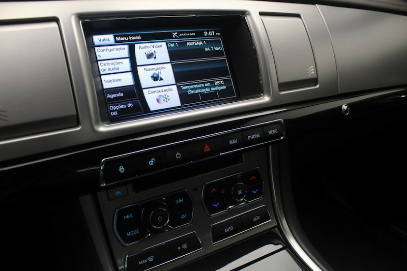Foto do veículo JAGUAR  XF 2.0 LUXURY 2015 31.431 KM 119.000,00