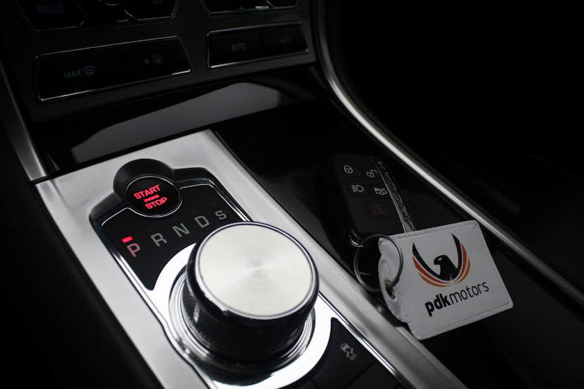 Foto do veículo JAGUAR  XF 2.0 LUXURY 2015 31.431 KM 119.000,00
