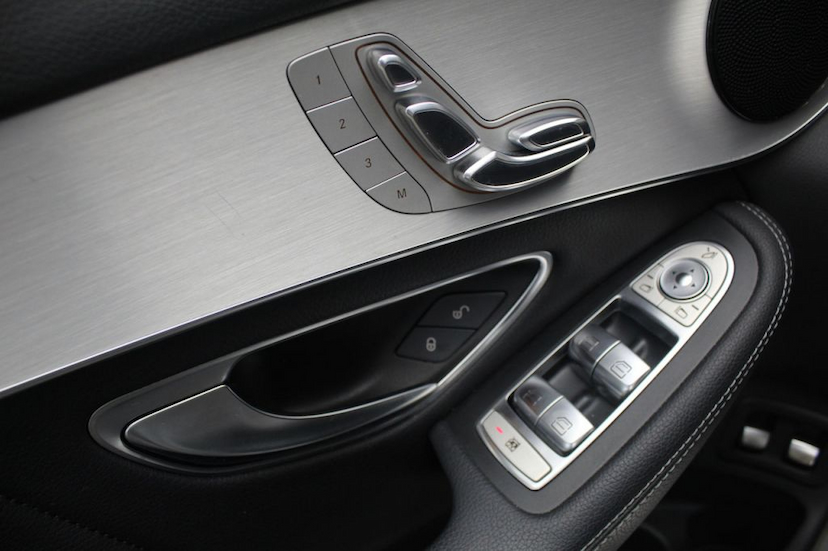 Foto do veículo MERCEDES-BENZ  GLC 250 2016 33.865 KM 179.000,00