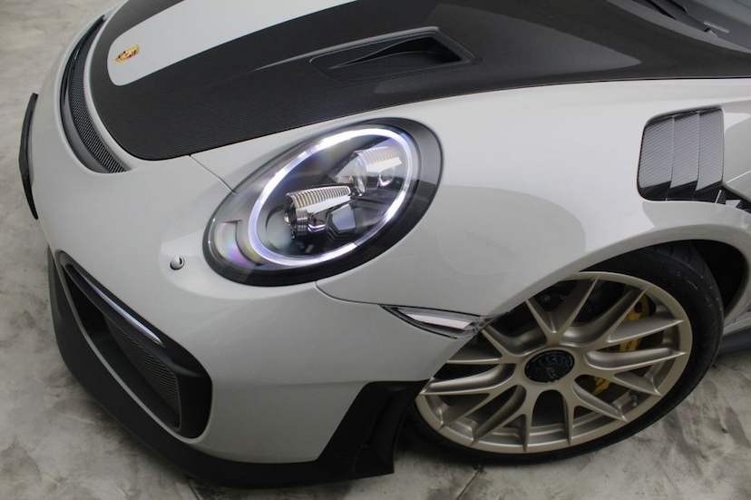 Foto do veículo PORSCHE  GT2 RS 2018 660 KM 2.680.000,00