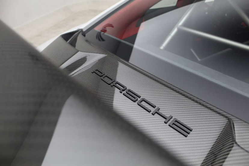 Foto do veículo PORSCHE  GT2 RS 2018 660 KM 2.680.000,00