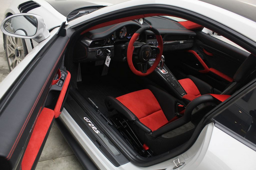 Foto do veículo PORSCHE  GT2 RS 2018 660 KM 2.680.000,00