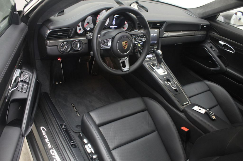 Foto do veículo PORSCHE  911 CARRERA GTS 2018 11.432 KM 689.000,00
