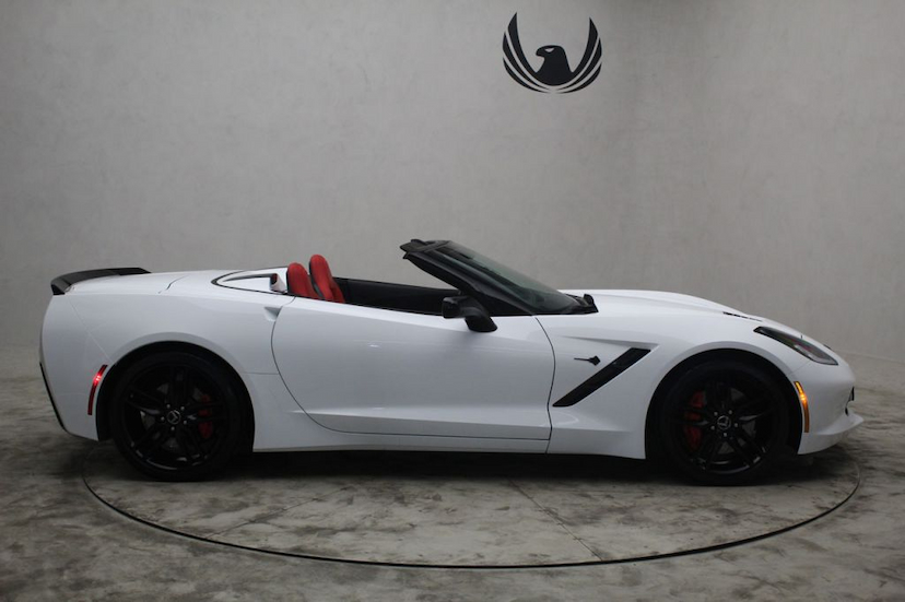 Foto do veículo CHEVROLET  STINGRAY CONVERSíVEL 2014 14.810 KM 499.000,00