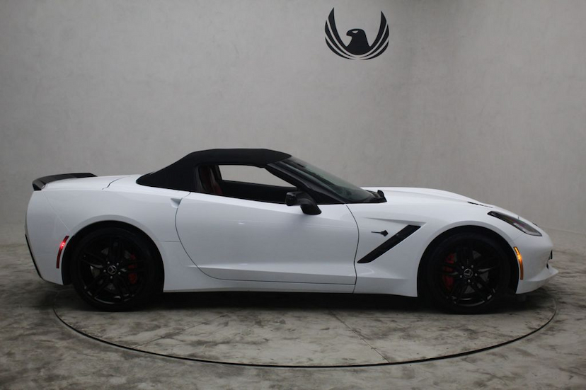 Foto do veículo CHEVROLET  STINGRAY CONVERSíVEL 2014 14.810 KM 499.000,00
