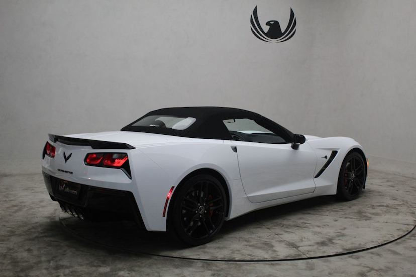 Foto do veículo CHEVROLET  STINGRAY CONVERSíVEL 2014 14.810 KM 499.000,00