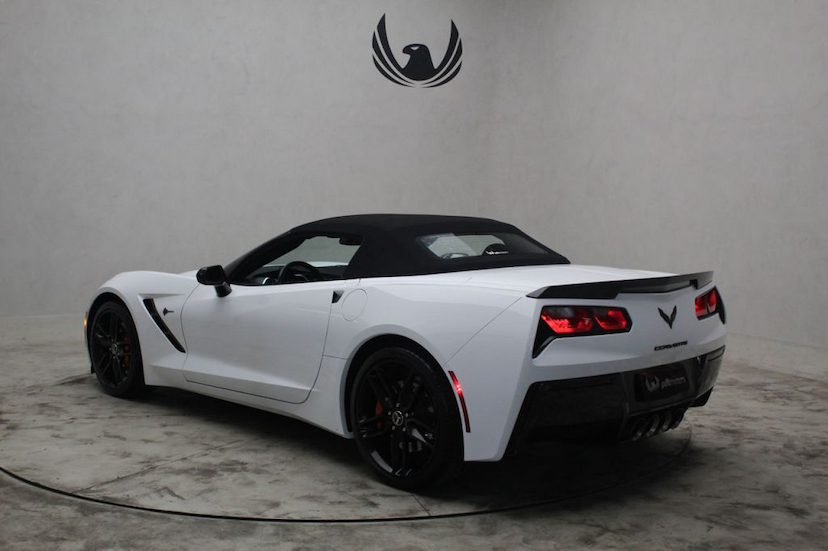 Foto do veículo CHEVROLET  STINGRAY CONVERSíVEL 2014 14.810 KM 499.000,00