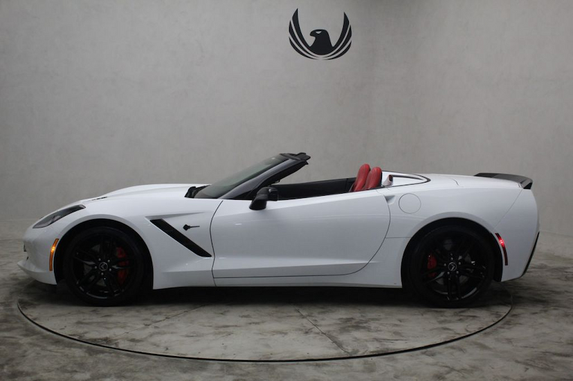 Foto do veículo CHEVROLET  STINGRAY CONVERSíVEL 2014 14.810 KM 499.000,00