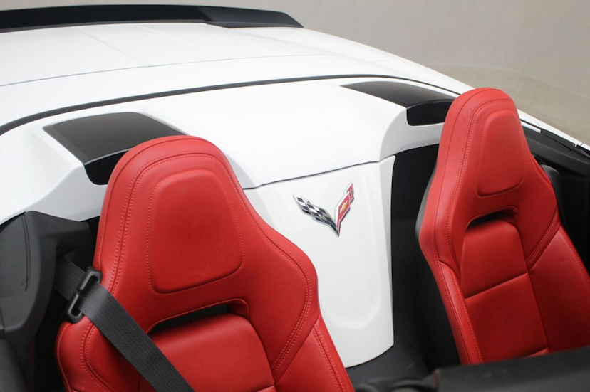 Foto do veículo CHEVROLET  STINGRAY CONVERSíVEL 2014 14.810 KM 499.000,00