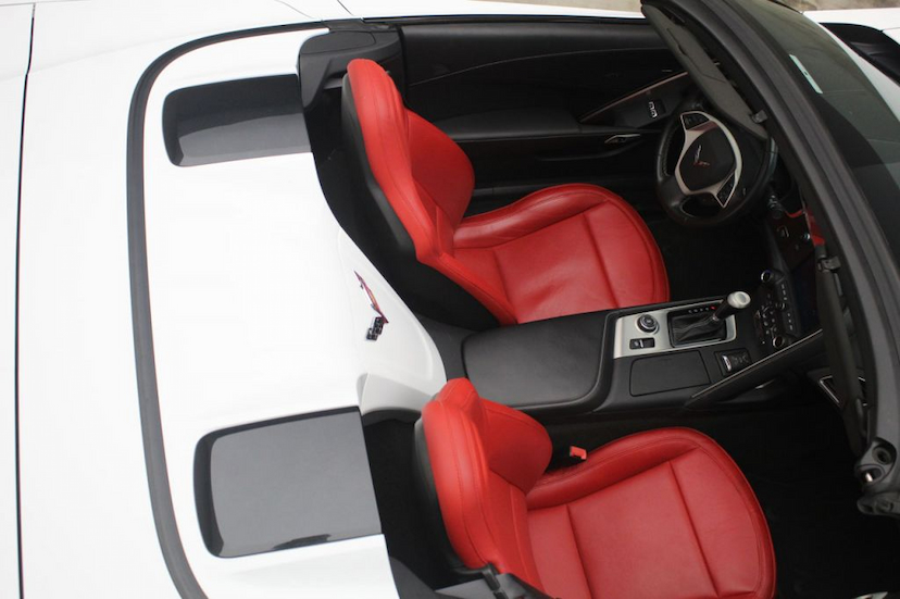 Foto do veículo CHEVROLET  STINGRAY CONVERSíVEL 2014 14.810 KM 499.000,00