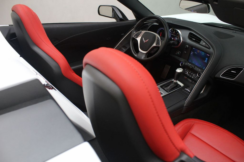 Foto do veículo CHEVROLET  STINGRAY CONVERSíVEL 2014 14.810 KM 499.000,00