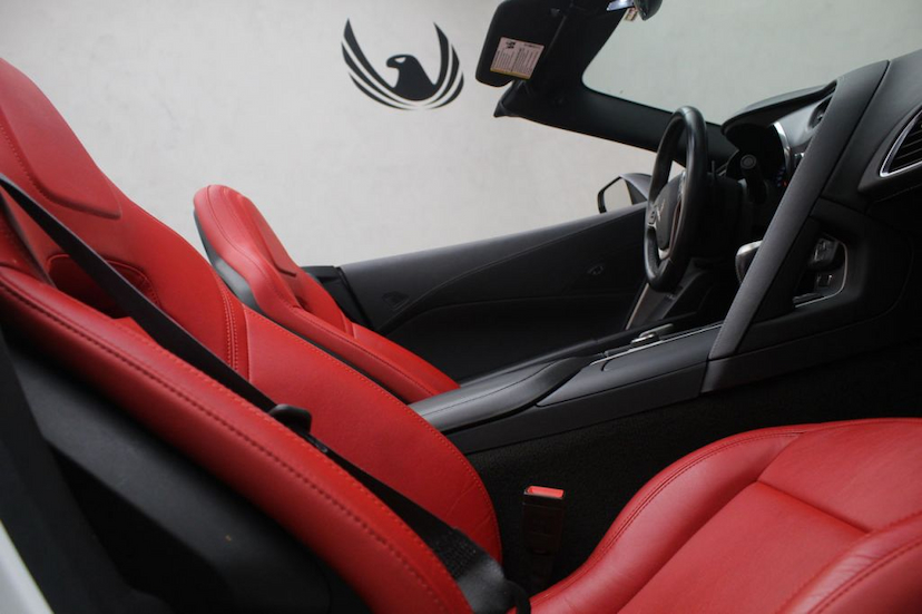 Foto do veículo CHEVROLET  STINGRAY CONVERSíVEL 2014 14.810 KM 499.000,00