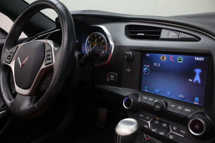 Foto do veículo CHEVROLET  STINGRAY CONVERSíVEL 2014 14.810 KM 499.000,00