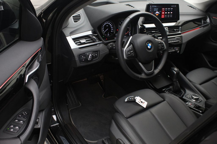 Foto do veículo BMW  X1 20I X-LINE 2020 8.100 KM 209.000,00