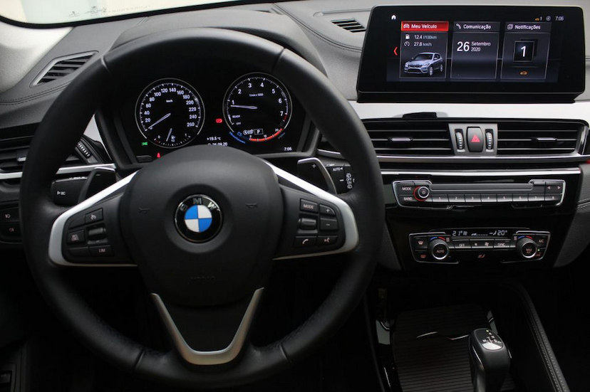 Foto do veículo BMW  X1 20I X-LINE 2020 8.100 KM 209.000,00