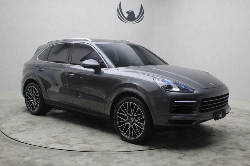 Foto do veículo PORSCHE  CAYENNE S 2019 8.000 KM 479.000,00