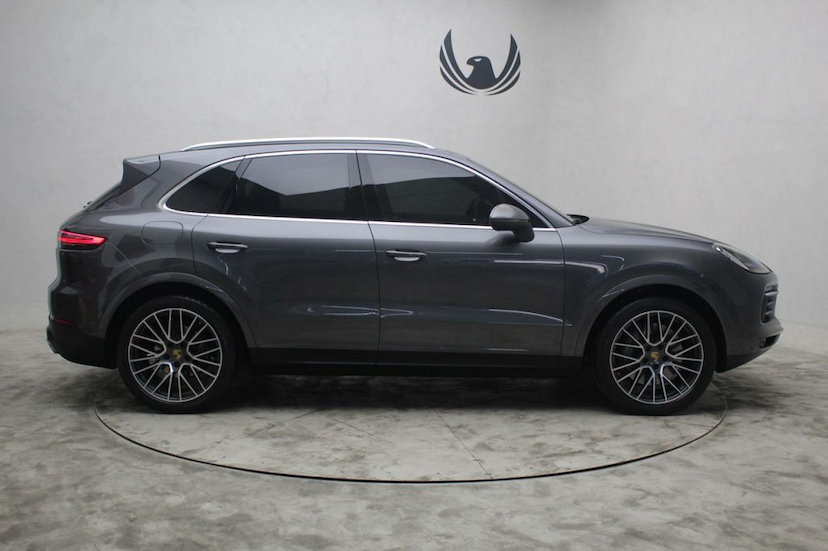 Foto do veículo PORSCHE  CAYENNE S 2019 8.000 KM 479.000,00