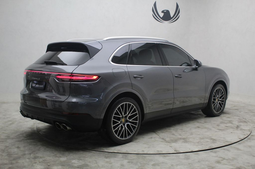Foto do veículo PORSCHE  CAYENNE S 2019 8.000 KM 479.000,00