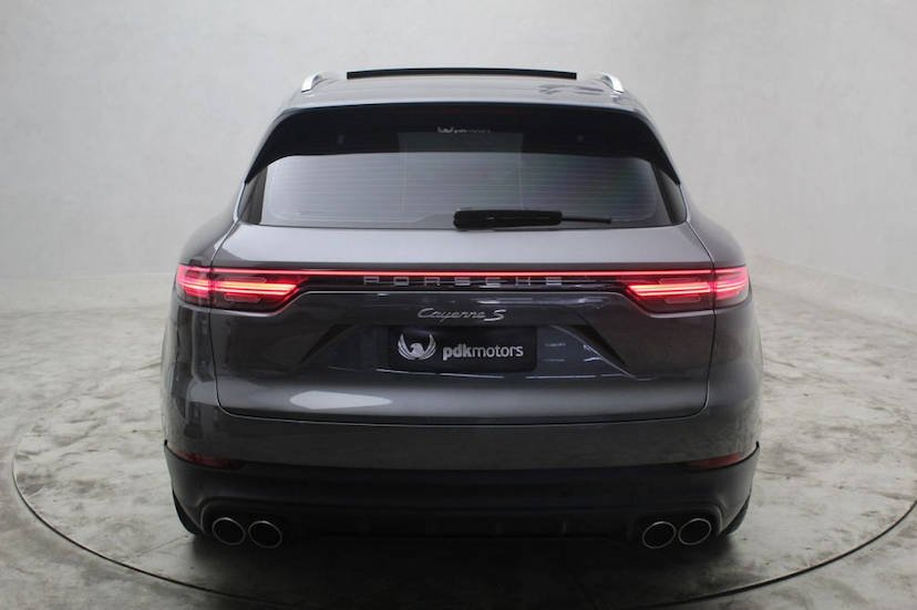 Foto do veículo PORSCHE  CAYENNE S 2019 8.000 KM 479.000,00