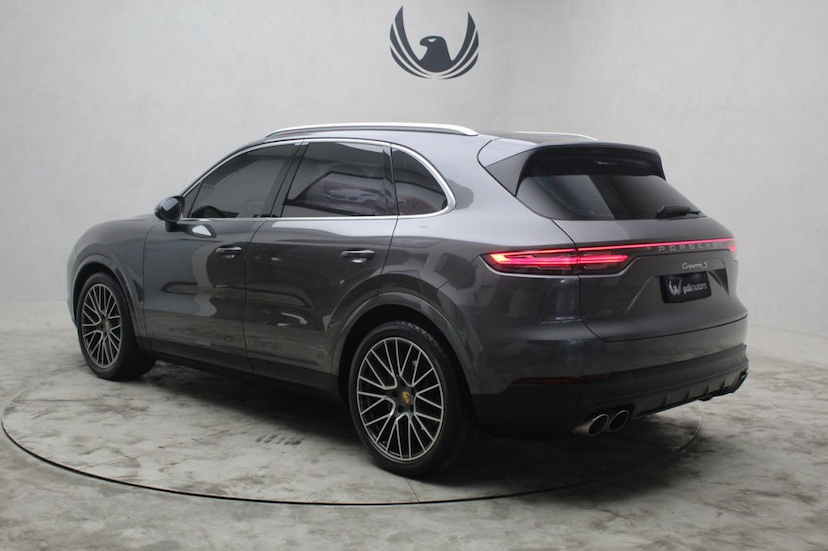 Foto do veículo PORSCHE  CAYENNE S 2019 8.000 KM 479.000,00
