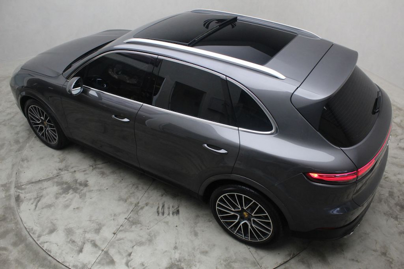 Foto do veículo PORSCHE  CAYENNE S 2019 8.000 KM 479.000,00