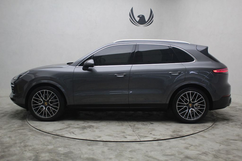 Foto do veículo PORSCHE  CAYENNE S 2019 8.000 KM 479.000,00