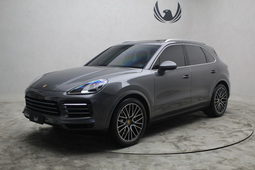 Foto do veículo PORSCHE  CAYENNE S 2019 8.000 KM 479.000,00