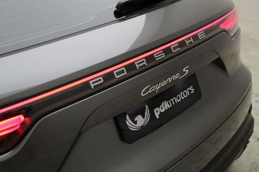 Foto do veículo PORSCHE  CAYENNE S 2019 8.000 KM 479.000,00