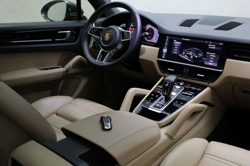 Foto do veículo PORSCHE  CAYENNE S 2019 8.000 KM 479.000,00