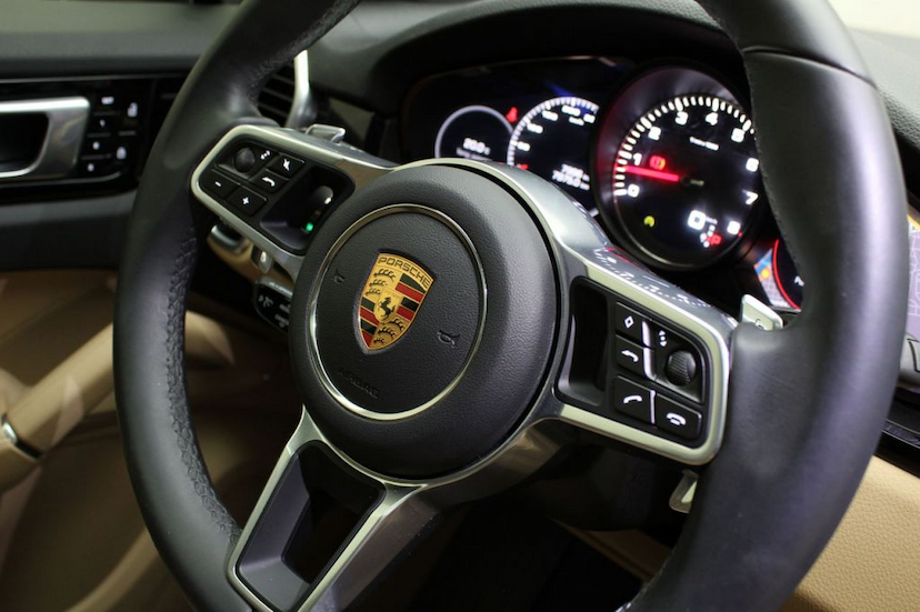 Foto do veículo PORSCHE  CAYENNE S 2019 8.000 KM 479.000,00